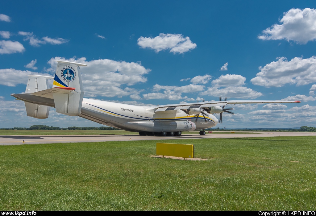 Antonov Design Bureau – Antonov AN-22A UR-09307