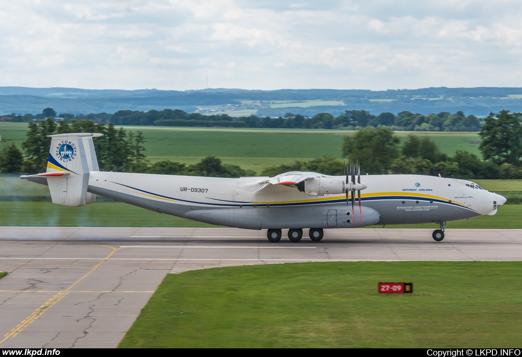 Antonov Design Bureau – Antonov AN-22A UR-09307