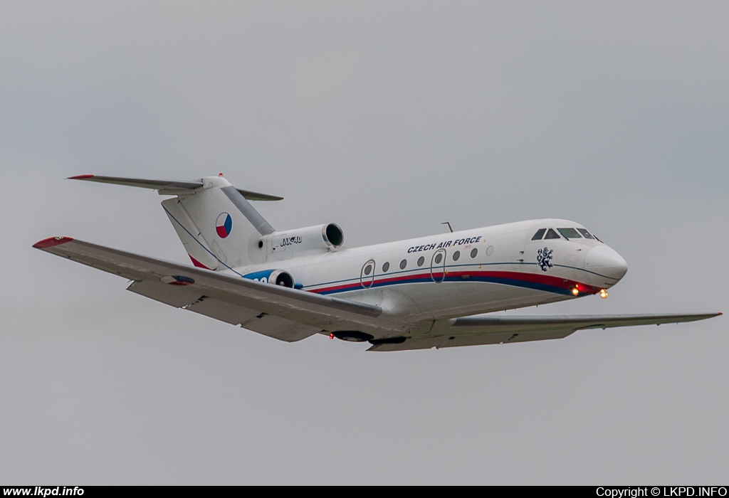 Czech Air Force – Yakovlev YAK-40 0260