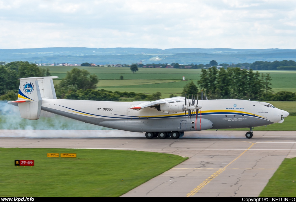 Antonov Design Bureau – Antonov AN-22A UR-09307