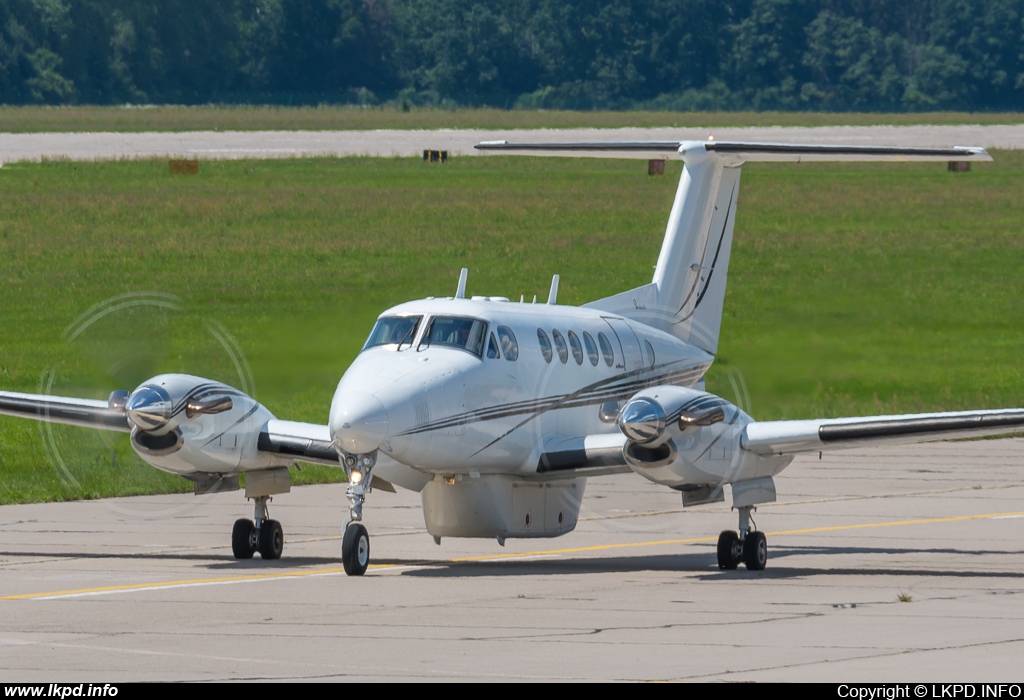 Private/Soukrom – Beech 200 G-GHSV