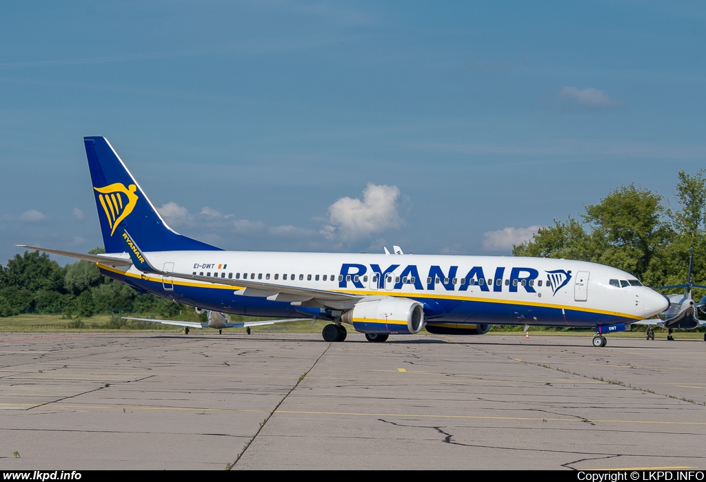 Ryanair – Boeing B737-8AS EI-DWT