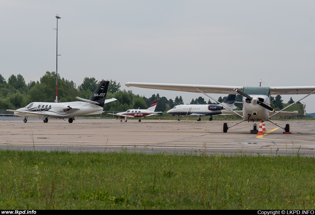 Flying Academy – Cessna 172P OK-KUN