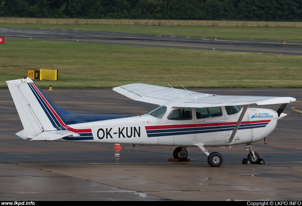 Flying Academy – Cessna 172P OK-KUN