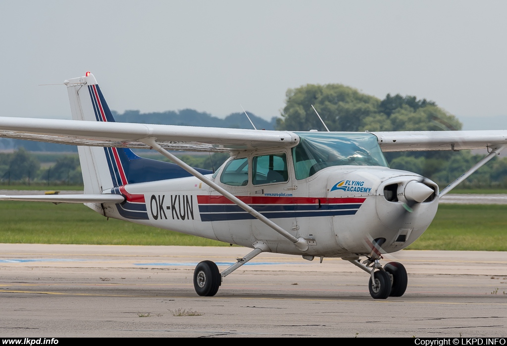Flying Academy – Cessna 172P OK-KUN