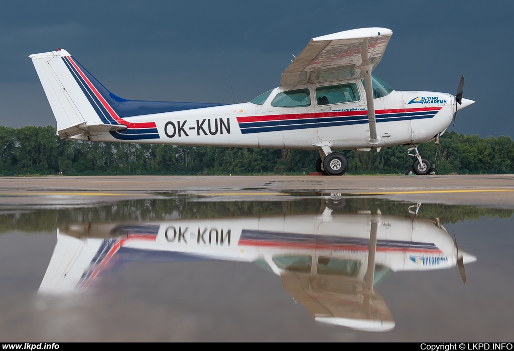 Flying Academy – Cessna 172P OK-KUN