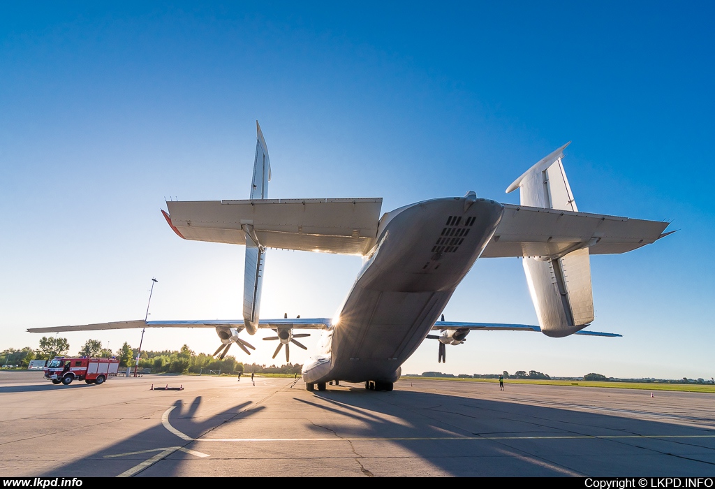 Antonov Design Bureau – Antonov AN-22A UR-09307