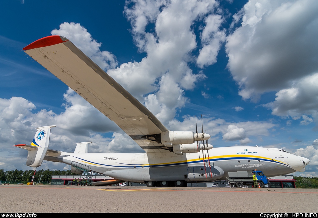 Antonov Design Bureau – Antonov AN-22A UR-09307