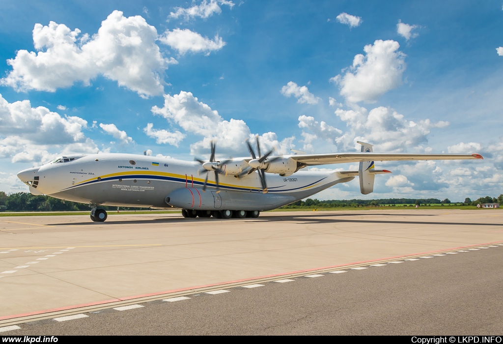 Antonov Design Bureau – Antonov AN-22A UR-09307