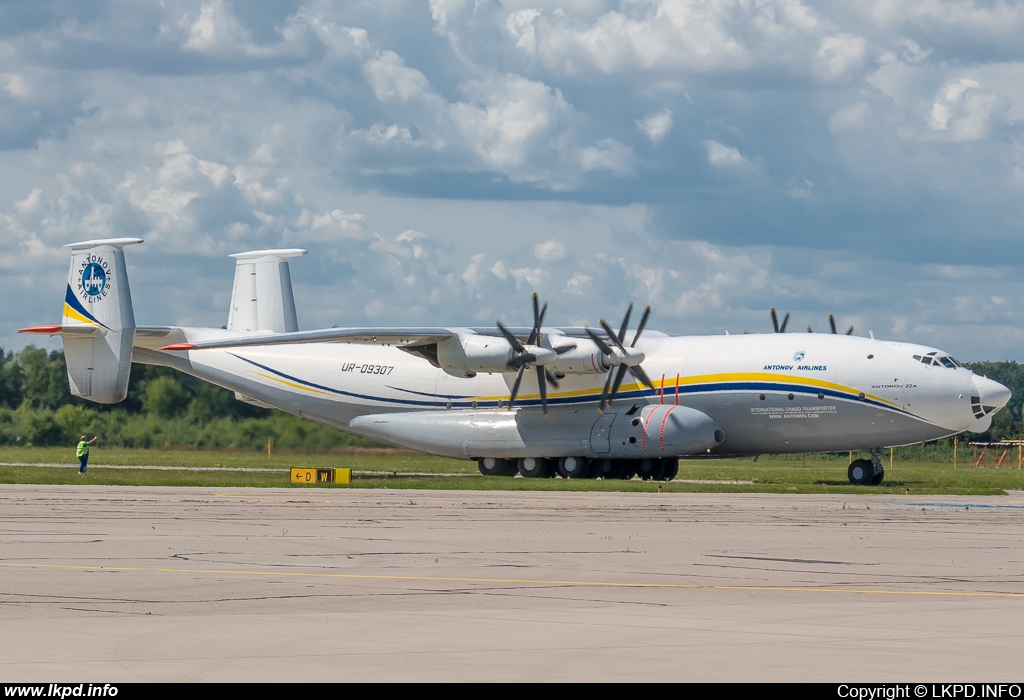 Antonov Design Bureau – Antonov AN-22A UR-09307