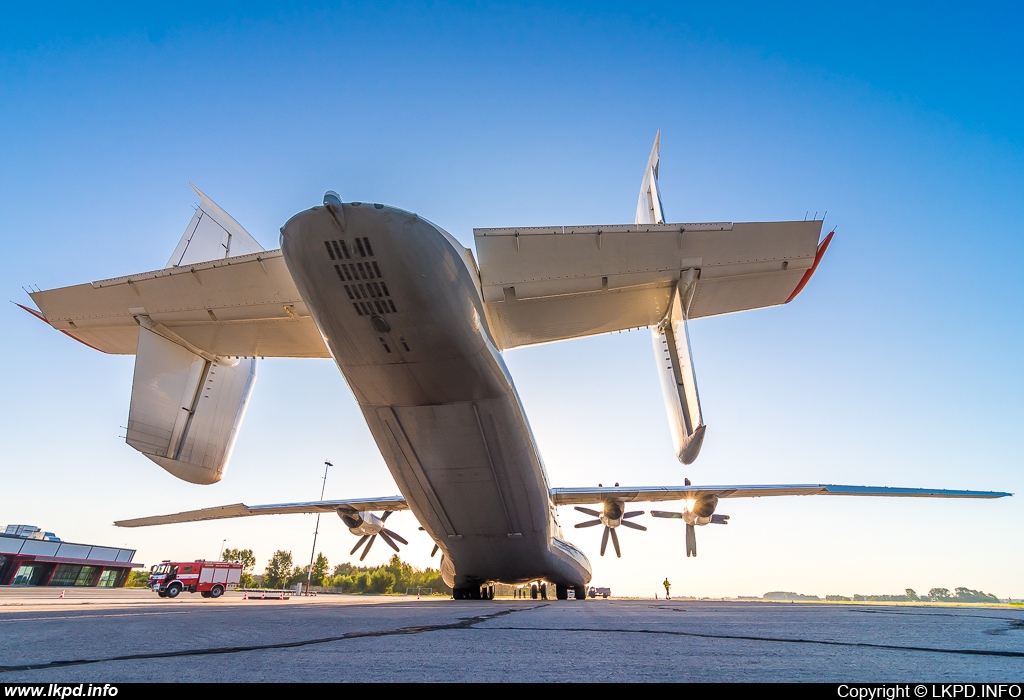 Antonov Design Bureau – Antonov AN-22A UR-09307