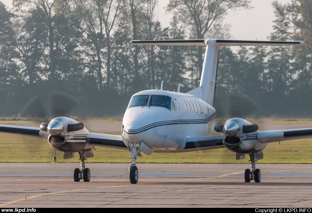 Private/Soukrom – Beech 200 OK-MAG