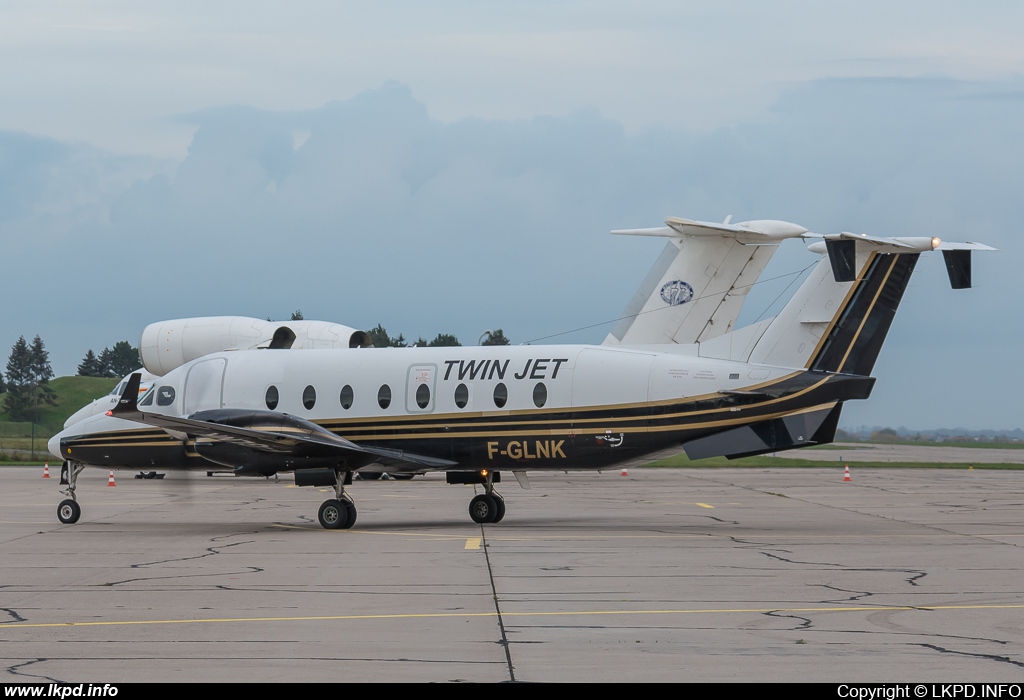 Twin Jet – Beech 1900D F-GLNK