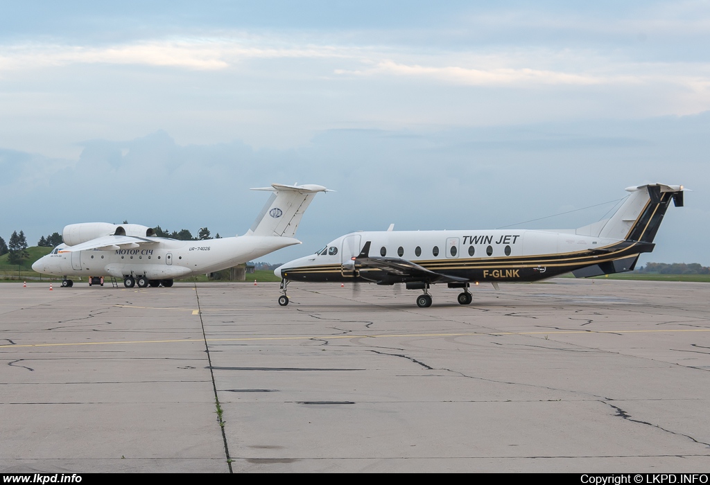 Twin Jet – Beech 1900D F-GLNK