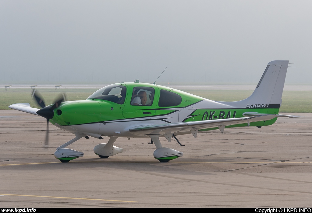 Private/Soukrom – Cirrus SR22 T OK-BAL