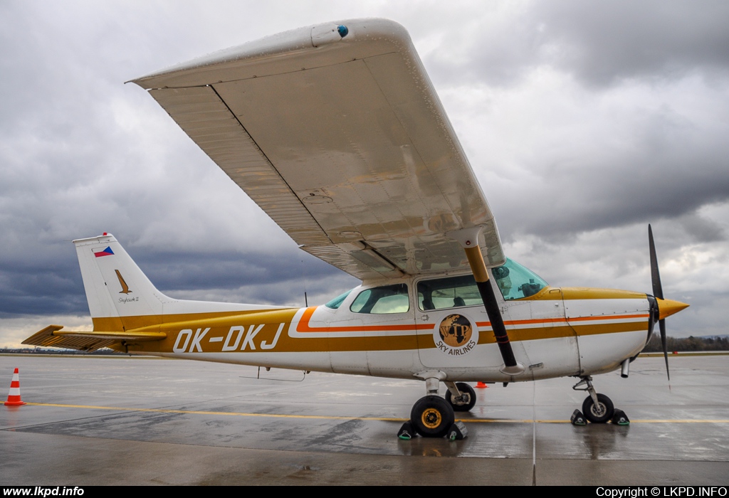 Private/Soukrom – Cessna 172M OK-DKJ