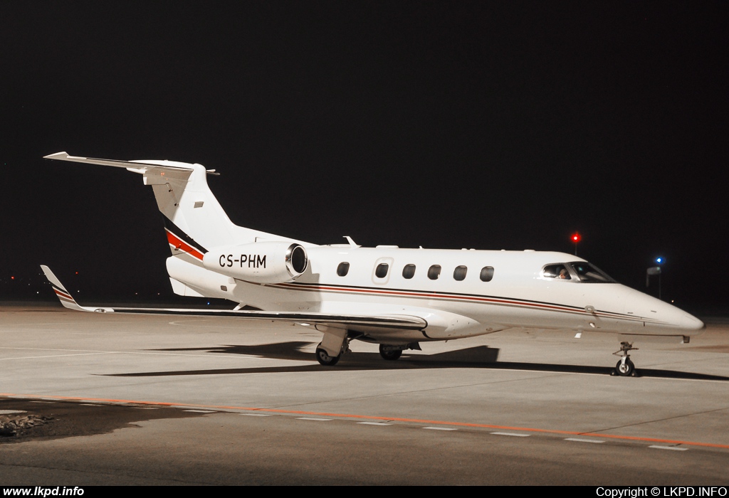 NetJets Europe – Embraer EMB-505 Phenom 300 CS-PHM