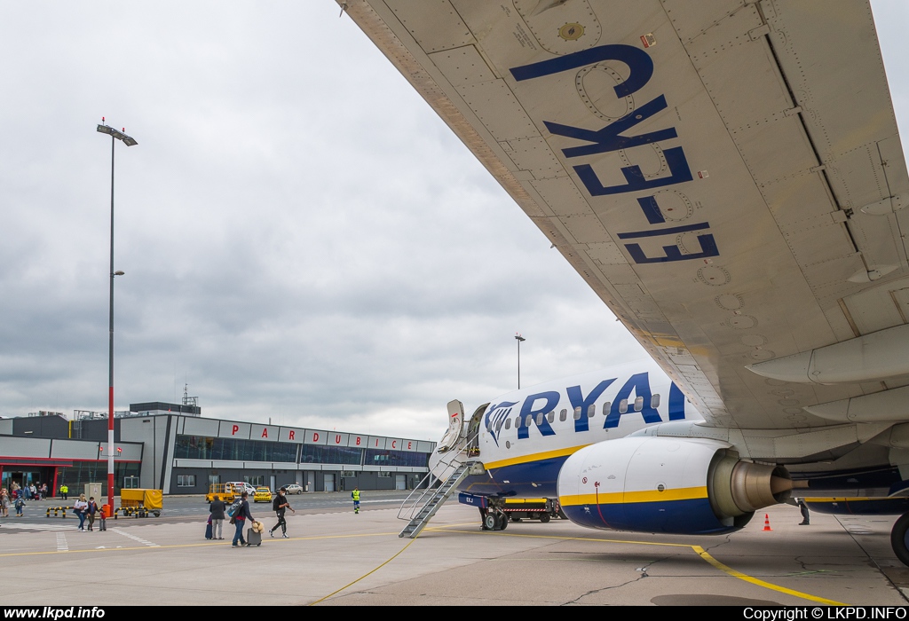 Ryanair – Boeing B737-8AS EI-EKJ