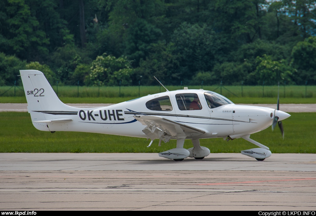 Aeromec – Cirrus SR22 T OK-UHE