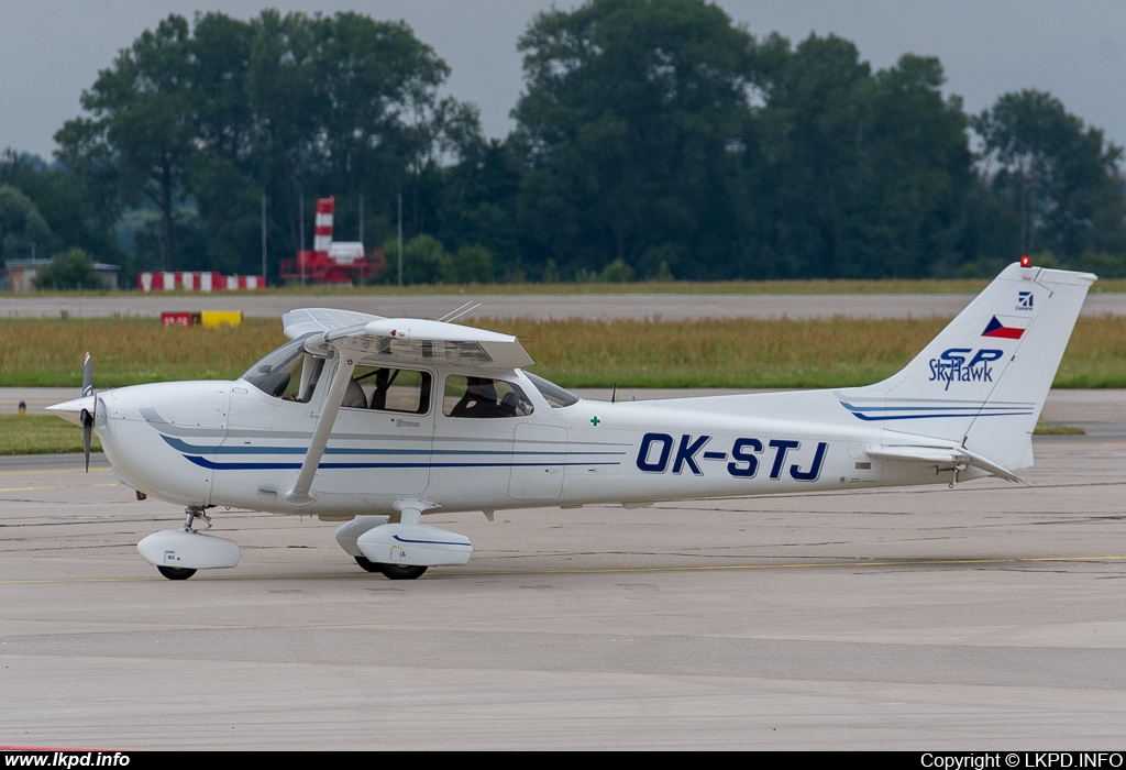 T Air – Cessna 172S Skyhawk SP OK-STJ