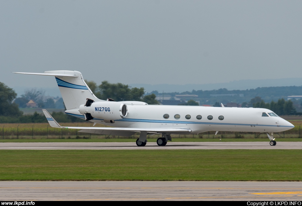 Private/Soukrom – Gulfstream G-V N127GG