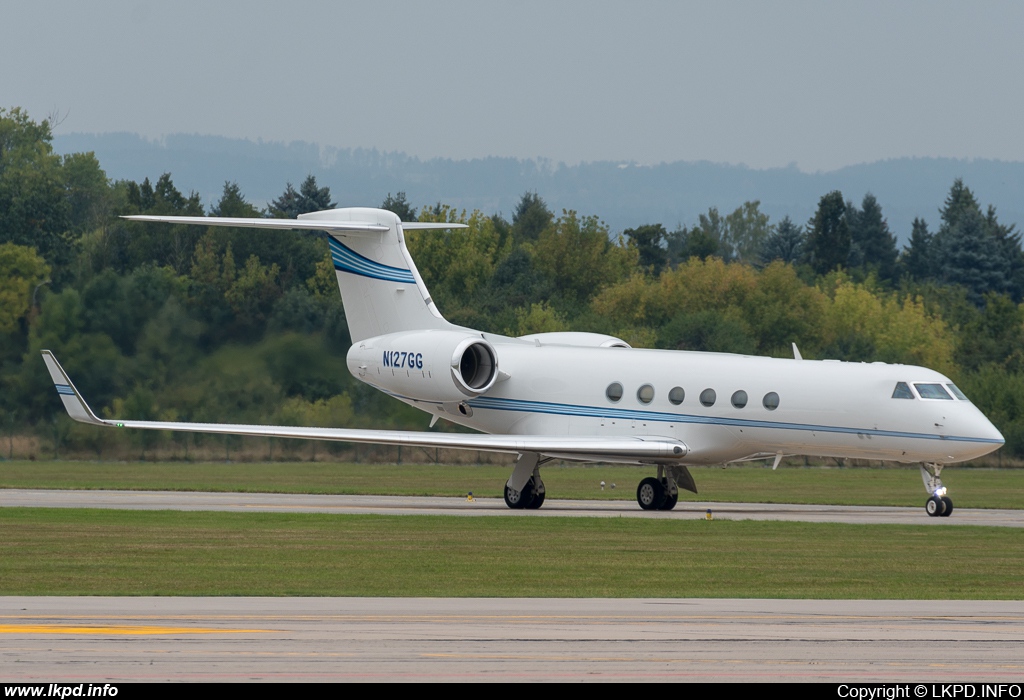 Private/Soukrom – Gulfstream G-V N127GG