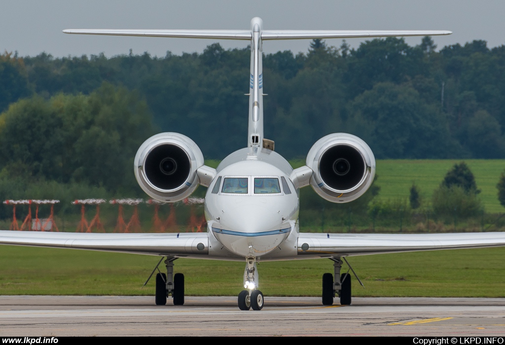 Private/Soukrom – Gulfstream G-V N127GG