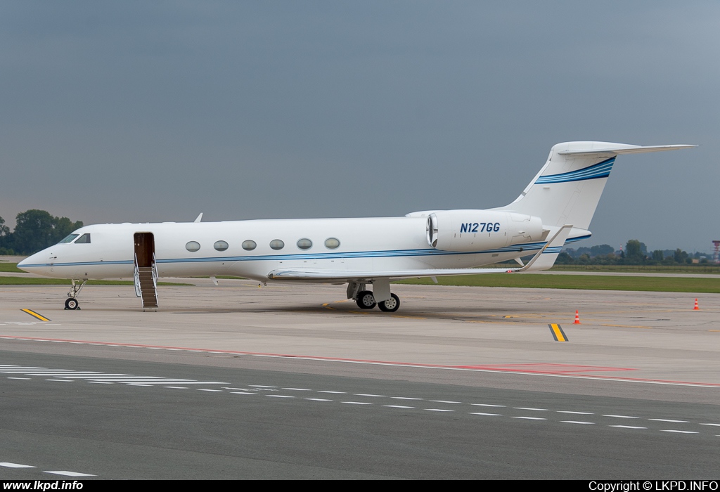 Private/Soukrom – Gulfstream G-V N127GG