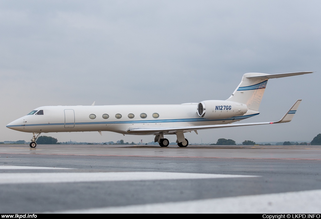 Private/Soukrom – Gulfstream G-V N127GG