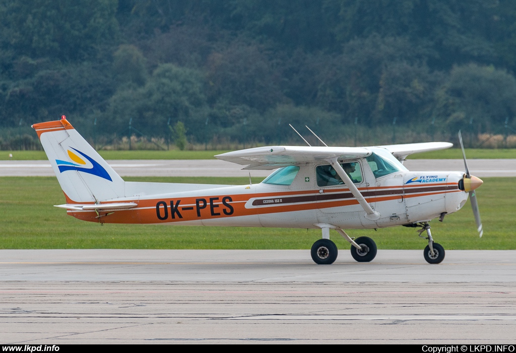 Flying Academy – Cessna 152 OK-PES