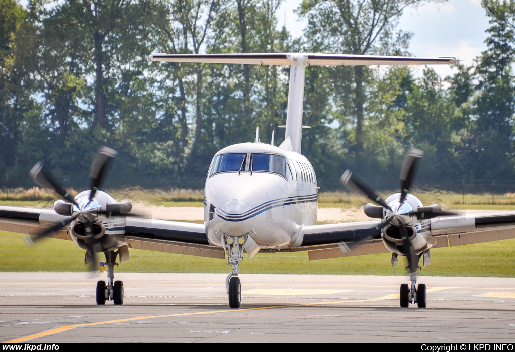 Private/Soukrom – Beech 200 OK-MAG