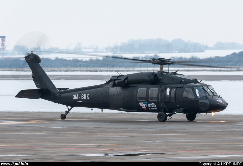 Private/Soukrom – Sikorsky UH-60A(C) Black Hawk (S-70A) OM-BHK