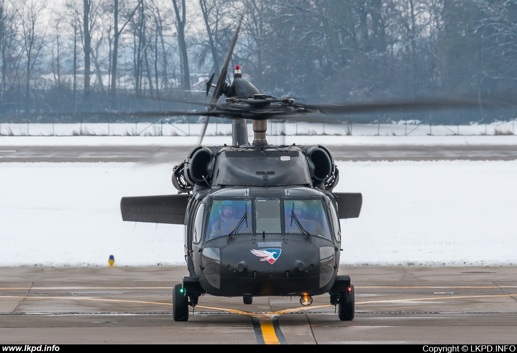 Private/Soukrom – Sikorsky UH-60A(C) Black Hawk (S-70A) OM-BHK