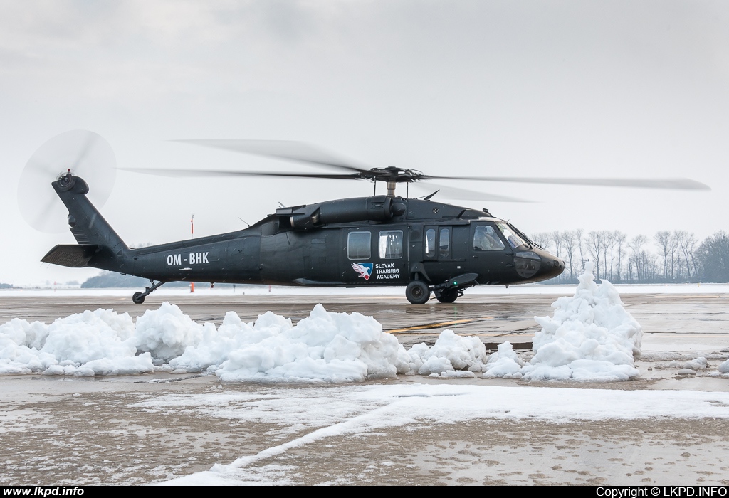 Private/Soukrom – Sikorsky UH-60A(C) Black Hawk (S-70A) OM-BHK