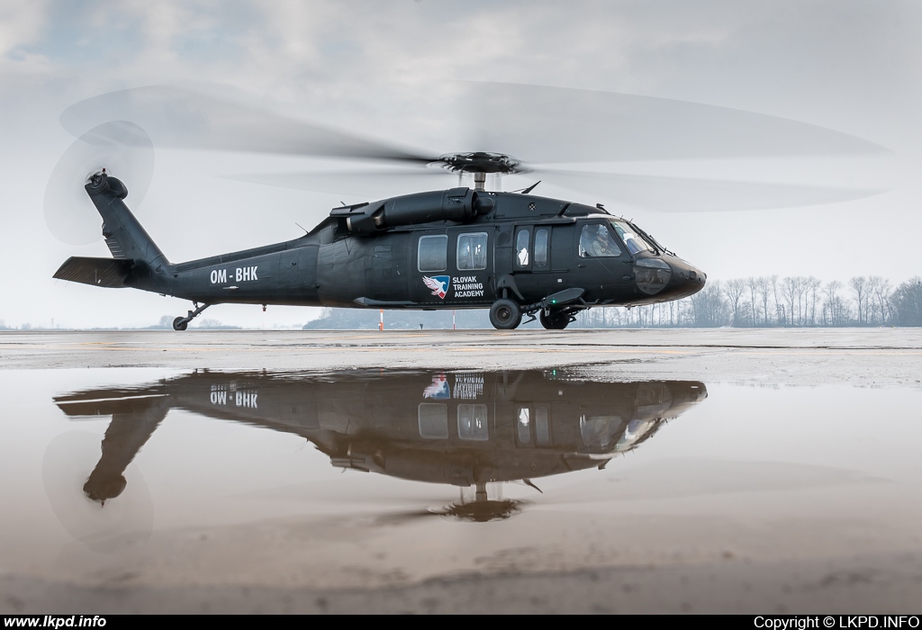 Private/Soukrom – Sikorsky UH-60A(C) Black Hawk (S-70A) OM-BHK