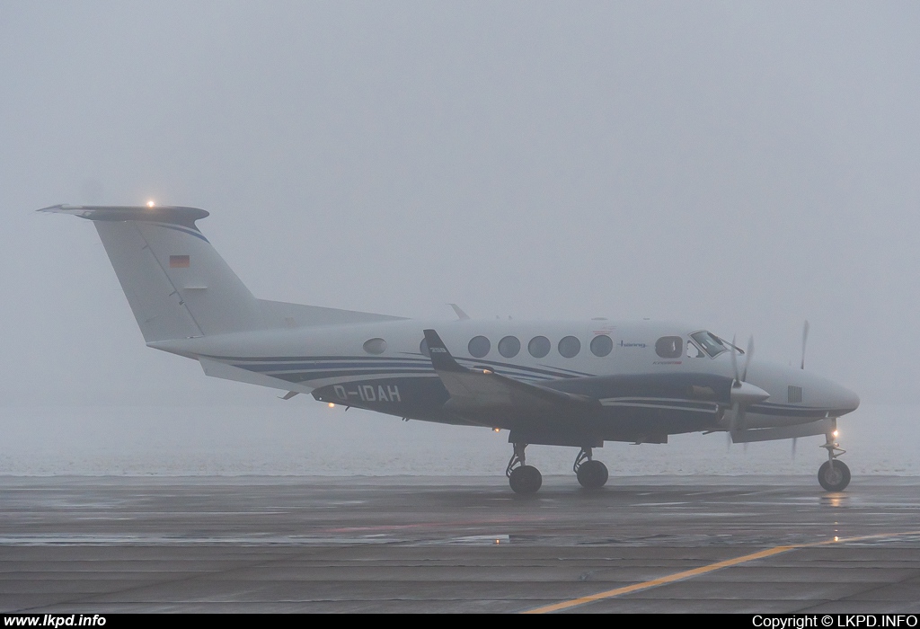 Private/Soukrom – Beech 200GT/250 D-IDAH