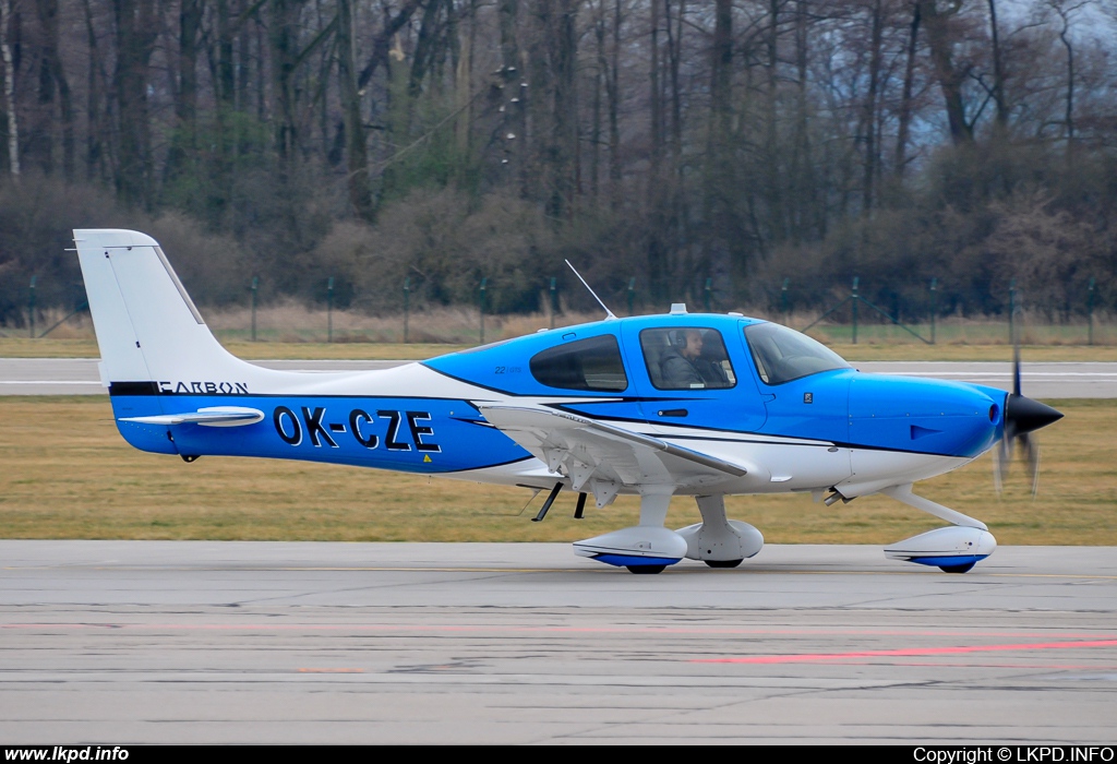 Aeromec – Cirrus SR22-GTS OK-CZE