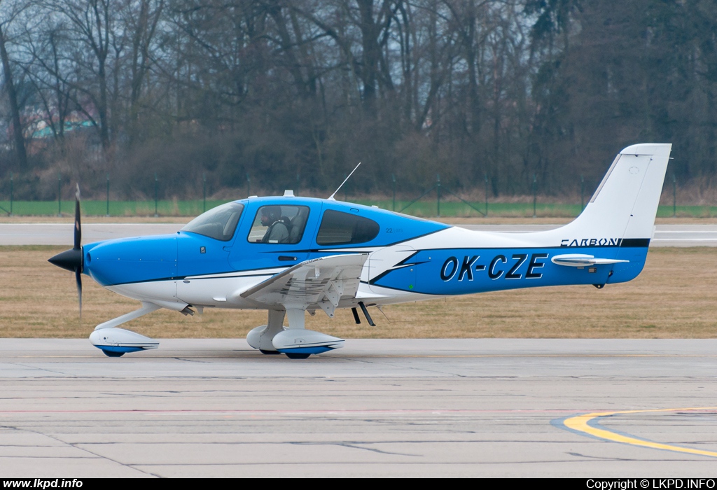 Aeromec – Cirrus SR22-GTS OK-CZE