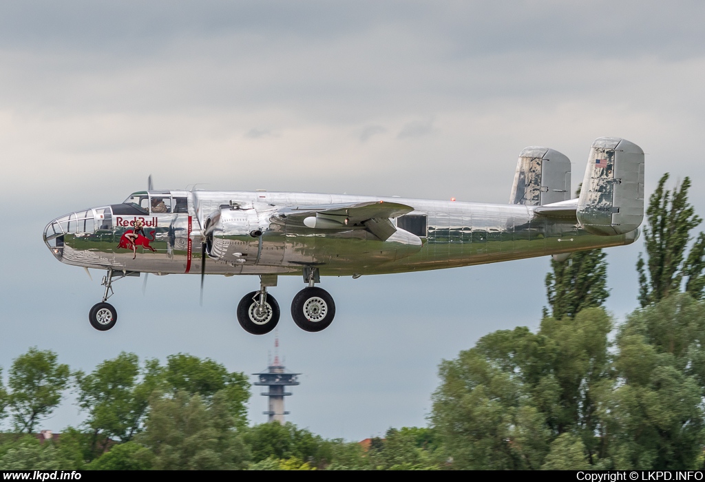 The Flying Bulls – North American B-25J N6123C