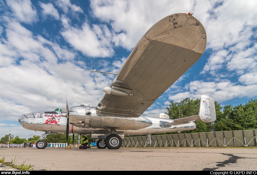 The Flying Bulls – North American B-25J N6123C