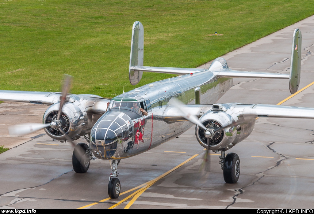 The Flying Bulls – North American B-25J N6123C