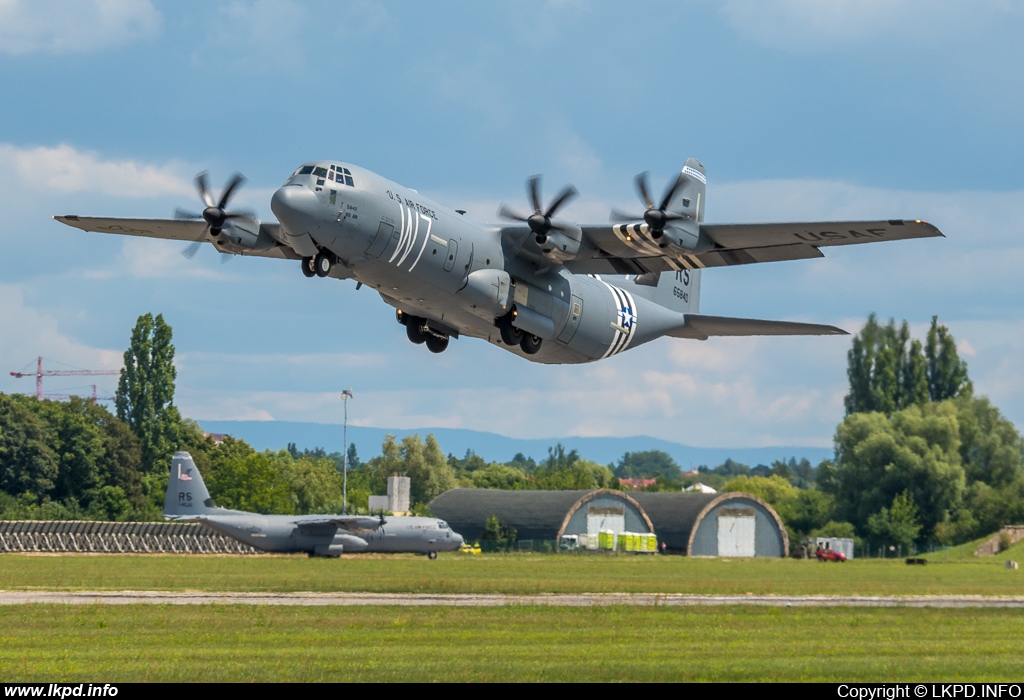 USAF – Lockheed C-130J-30 Hercules 16-5840