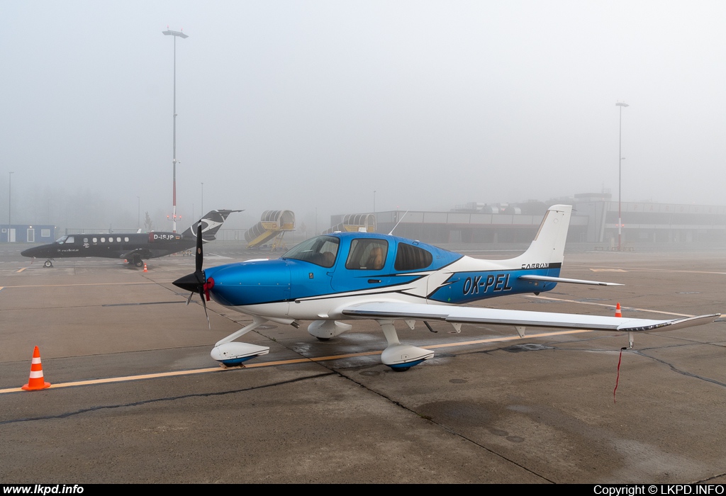 Private/Soukrom – Cirrus SR22-GTS OK-PEL