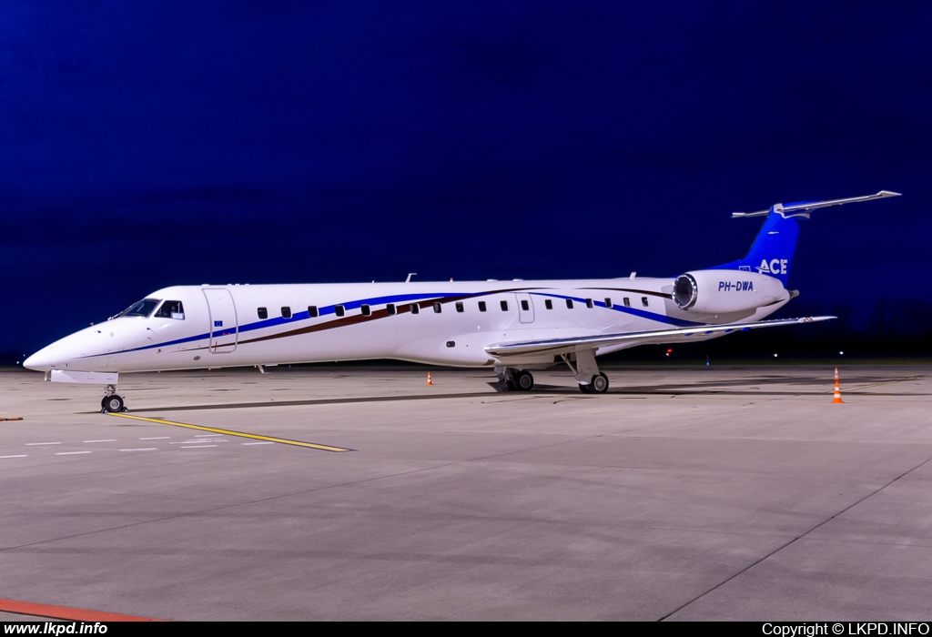 JetNetherlands – Embraer ERJ-145LR PH-DWA