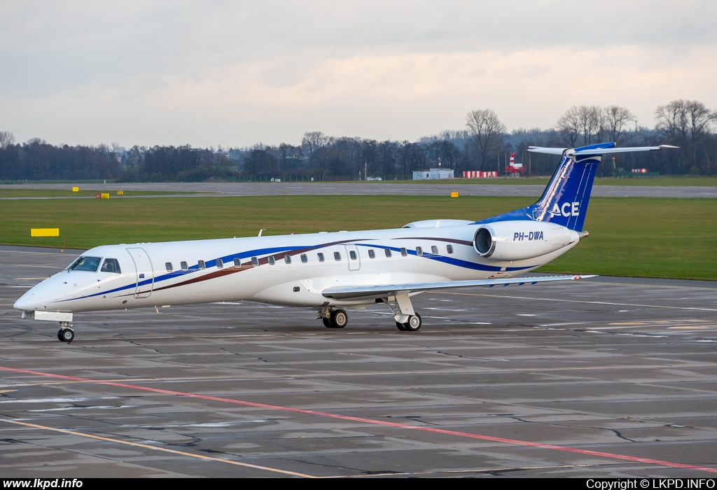 JetNetherlands – Embraer ERJ-145LR PH-DWA