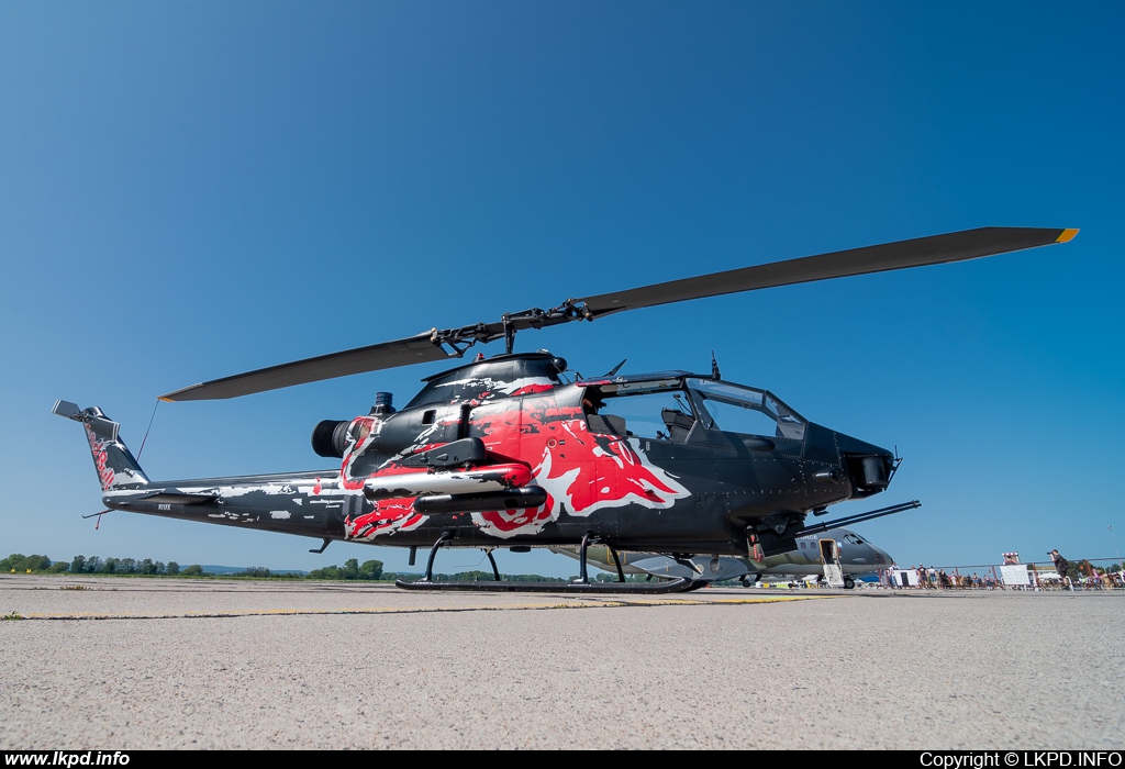 The Flying Bulls – Bell AH-1F N11FX