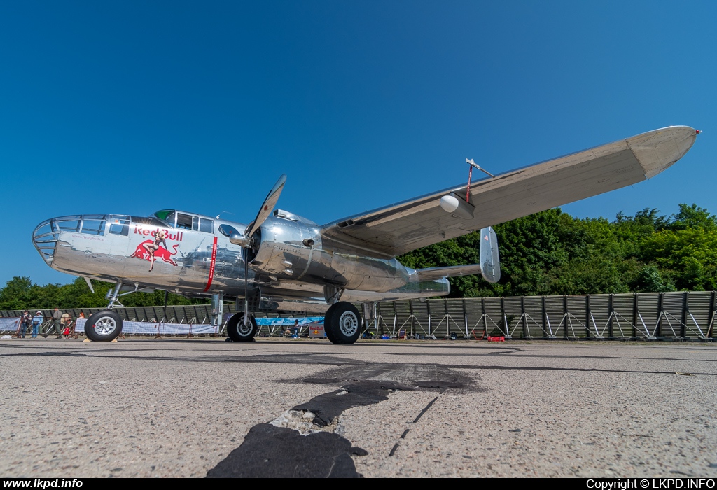 The Flying Bulls – North American B-25J N6123C