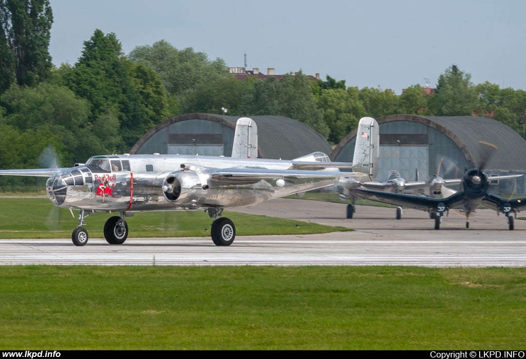 The Flying Bulls – North American B-25J N6123C