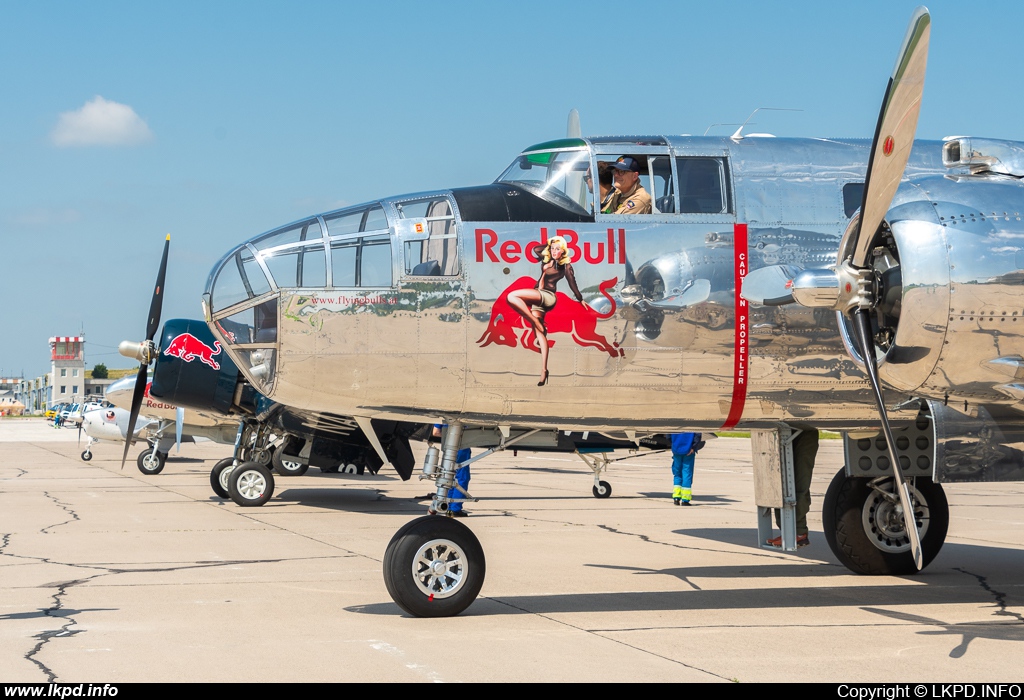 The Flying Bulls – North American B-25J N6123C