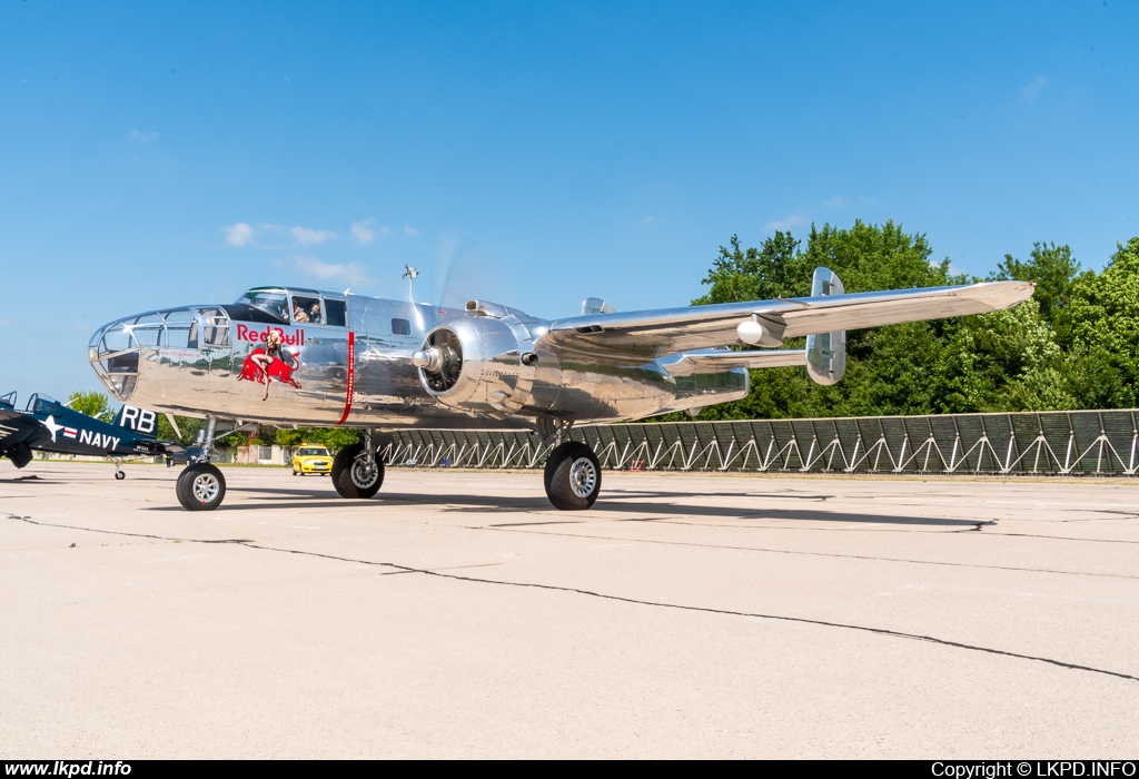 The Flying Bulls – North American B-25J N6123C